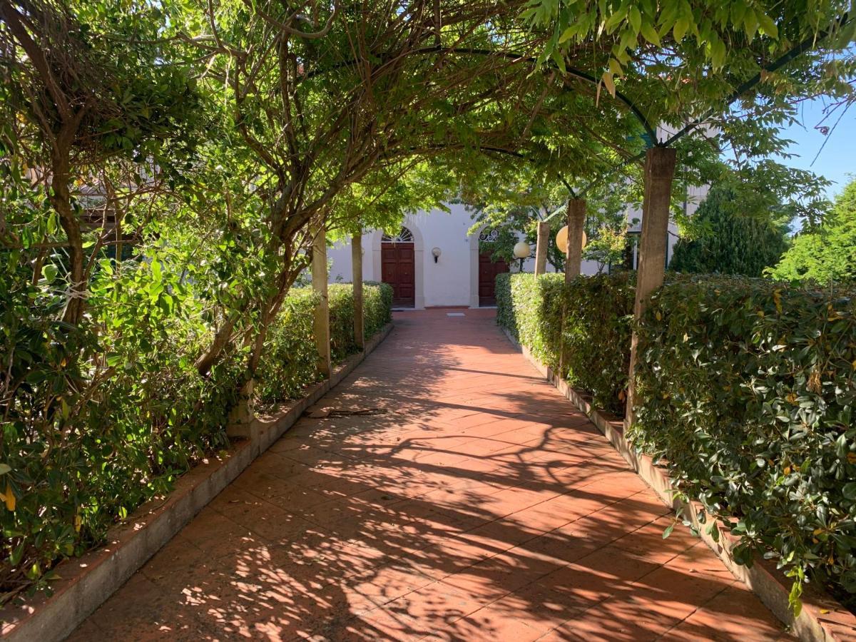 Room In Villa -Livorno - Montenero Exterior foto